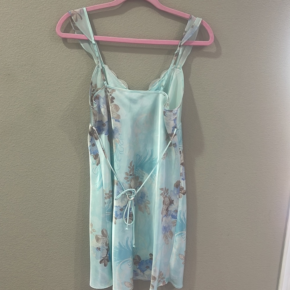 Matching set night gown robe set it’s beautiful - Picture 7 of 7